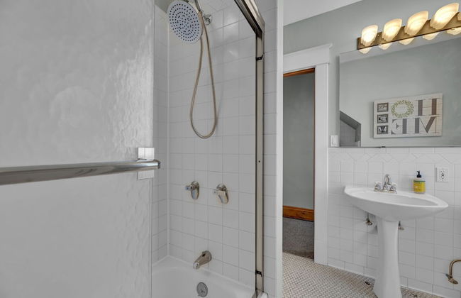 Oakley Square 3br Charmer - Total Walkability 3 Bedroom Home by RedAwning - Foto 17