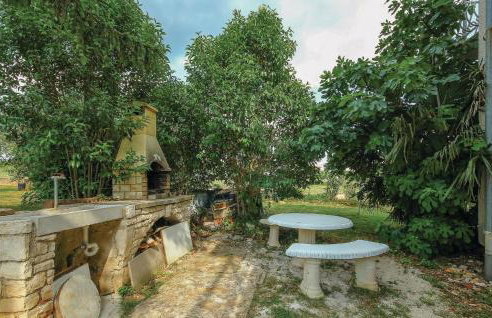 Beautiful Apartment In Umag With Wifi - Foto 8