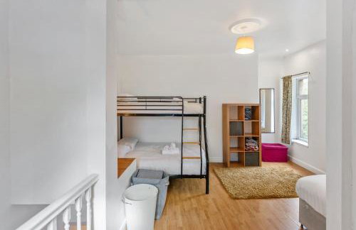 Contractors & Pets Welcome - Sleeps 1-4, less than 1 mile from M606, Ideal for Longer Stays - Foto 45