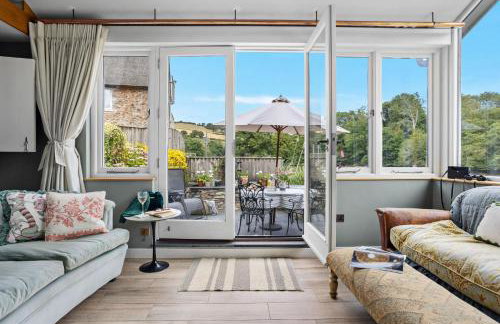 Duck Cottage - Waters Edge, Exclusive Village Location - Photo 8