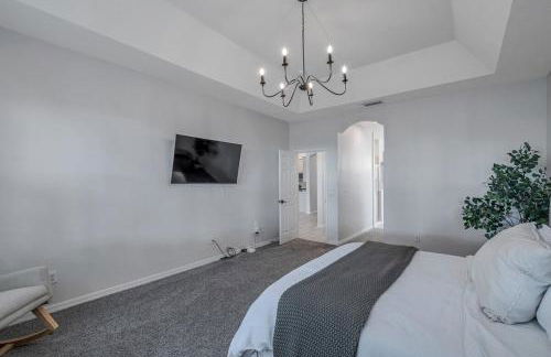 Large 5 bd home close to Beaches - Photo 4