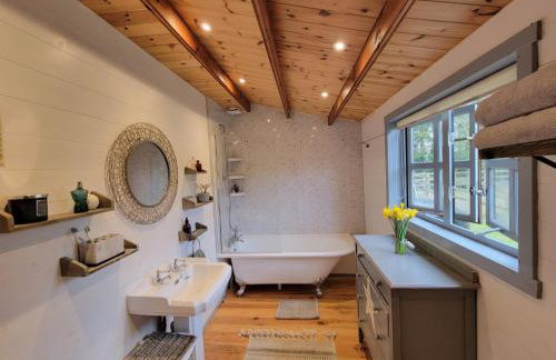 The Retreat 1 bed cabin in the woods - Foto 8