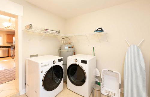 Refinished 3-BR Lowcountry Retreat - Foto 28