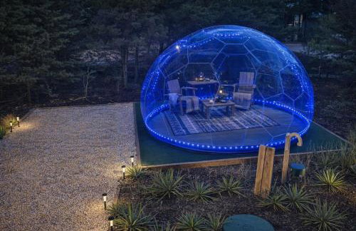 Beach Plum Manor with Stargazing Dome Home Across From Beach - Foto 1