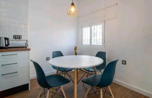 Stylish and Spacious Studio -4 minutes walk to Beach - Photo 18