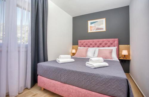 VILLA CVITA is a modern 5-bedroom villa with a Jacuzzi, a Gym and Finnish Sauna, a heated pool, and amazing views - Foto 37