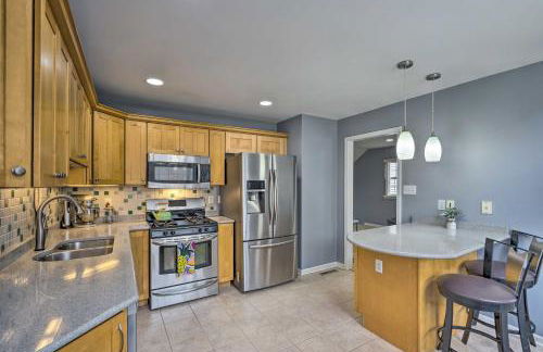 Immaculate Family Townhome - Walk to Beach! - Foto 11