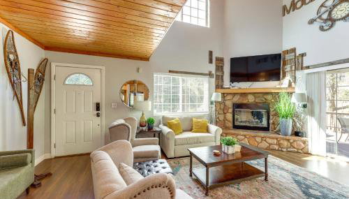 Remodeled Crestline Retreat Walk to Lake Gregory! - Foto 4