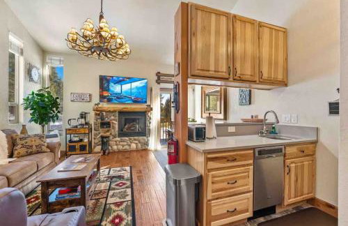 TahoeCozy with Pool Hot Tub and Near Northstar - Foto 15