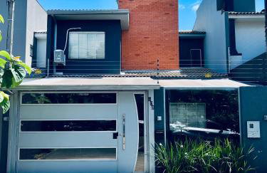 Moderno Sobrado Climatizado com Ar Quente e Frio - Photo 1