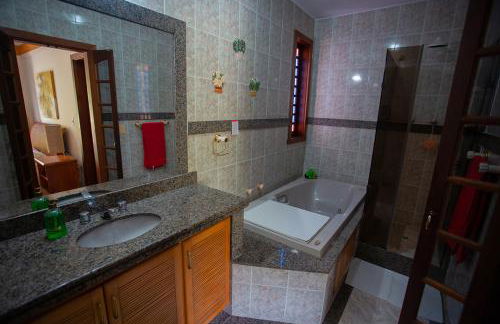 Casa a 50m da Praia de Itacoatiara Niteroi RJ - Foto 13