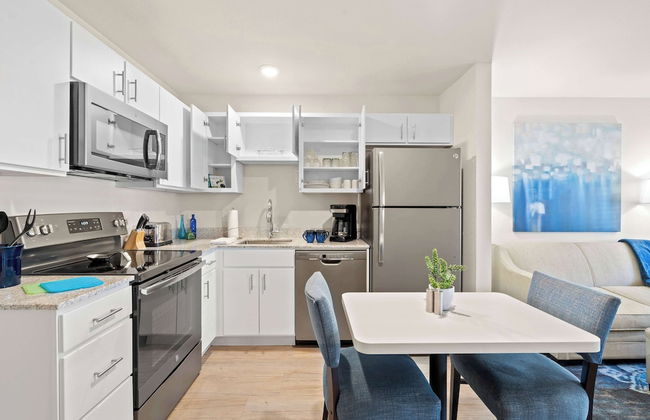 WaterWalk Extended Stay by Wyndham Kansas City - Overland Pk - Photo 43