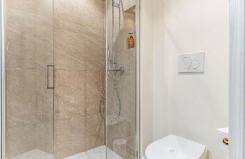 Luxury 2BR w/ River Castle View in Borgo Valsugana - Photo 35