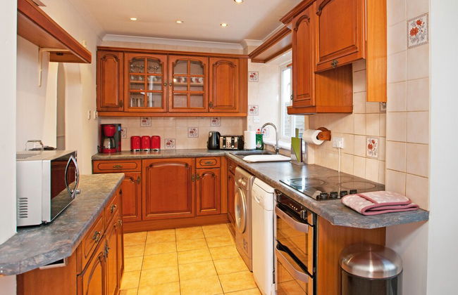 3 Bedroom House Near the City Center - Photo 7