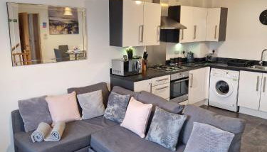 Hereford - Robin Coach House - Located On City Outskirts In North Hereford - Modern 2 Bedroom Property With Parking - Suitable For Small Family, Couple Or Contractors - Hosted by RENTMYHOUSE - Foto 2