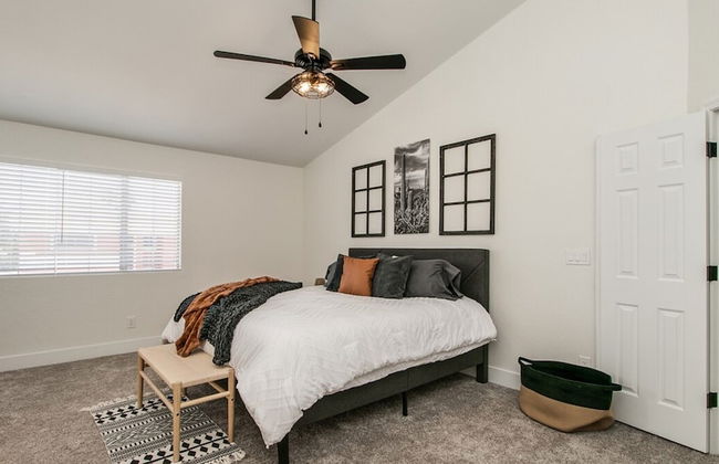 Upgraded 4-bdrm Beautiful Home W/pool! - Foto 13