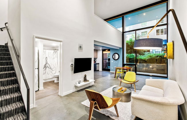 Posh Lofty Pad in Central Redmond - Photo 5