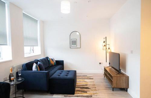 Luxury 1-Bed Flat - Free Parking - Photo 1