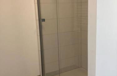 F2 neuf cosy et élégant avec terrasse, parking, WIFI - Foto 12