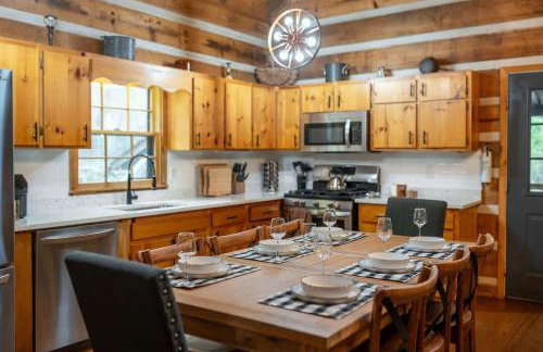 Modern Cabin with Luxury Gym, Firepit + Game Room! - Foto 63