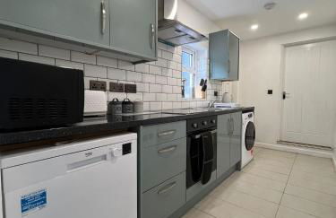 Florence House - 3 Twin Bedroom House 3 Showers 2 Ensuites Plus Walk-in Wetroom Garden Fast Wi-Fi J1-M5 on Doorstep Weekly Stays ok Contractor Accommodation Another Best-in-Class - Foto 5