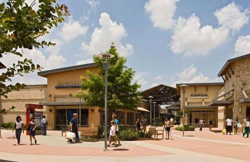 High End Design Home with Pool & Hot Tub Gameroom - Foto 120