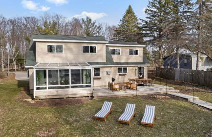 Lakefront Retreat, Mins to Dtown, Firepit, Hot Tub, Pet friendly! - Foto 68