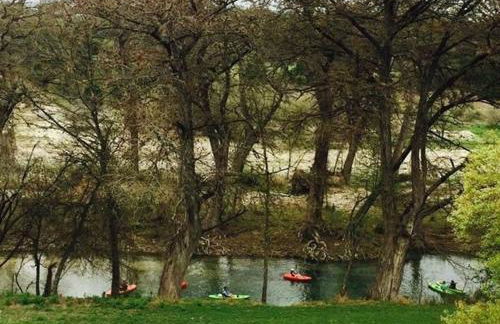 FAMILY RIVER RETREAT! PRIVATE MEDINA RIVER ACCESs! - Foto 27