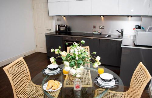 Apt 2, Trafalgar Square 2nd Floor by Indigo Flats - Photo 10