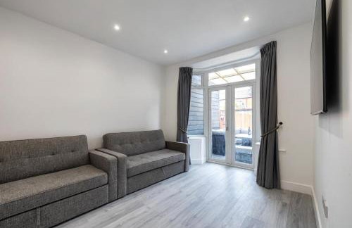 Modern home with driveway parking for 2 vehicles, near Tottenham Hotspur Stadium, White Hart Lane Train Station - Foto 4