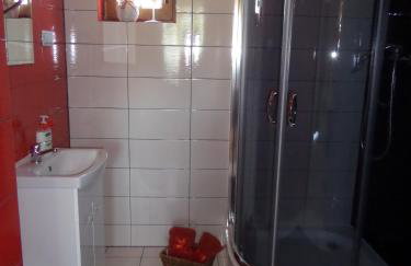 Dom drewniany na Kaszubach, rzeka, las, pola, niedaleko jeziora - Foto 10