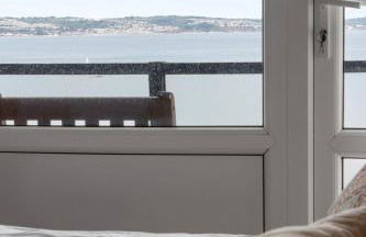 Seaside Rendezvous - Sleeps 7, Sea Views & Parking - Foto 34