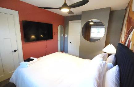 The Funky Fun Haus - Pickleball, Hot Tub, Arcade - Photo 27