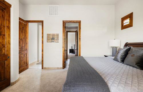 Desert Oasis with Pool Black Mountain Views - Photo 41