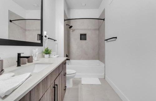 Beach Bliss Modern 3 Bed Oasis Mins from Shore - Foto 23