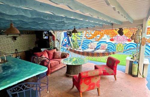 Artistic Retreat, King Suite with Private Balcony! - Foto 54