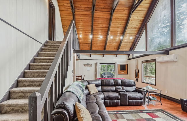 Poconos Chalet Newly Renovated, Great Location 4 Bedroom Home by RedAwning - Foto 18