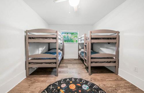 New Villa Jungle Paradise Heated Pool BBQ Soccer - Foto 42