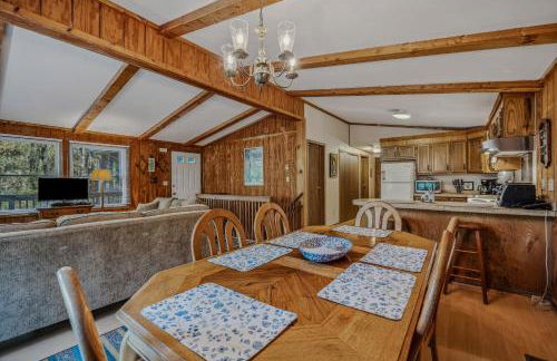 Mountain View Hideaway -- Pet Friendly, Grill, Wifi, Fire Pit, Deck, Screen Porch, Family Friendly, Game Room, Wood Stove - Foto 20