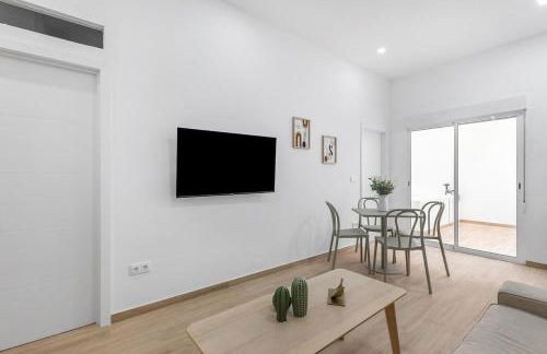 Urban Chic Oasis with AC, Private Pool and Wifi - Photo 6