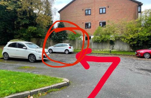 2 Bedroom Flat Bracknell Free Parking - Photo 15