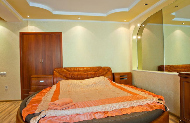 Lessor Apartments - Photo 8