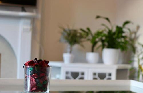 Amazing 2-Bed Home w/ Private Garden Free Parking - Foto 8