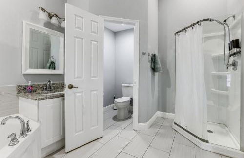 5 Mi to WDW! Spacious Resort Escape with Pool Access - Foto 15