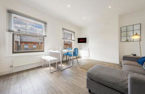 Modern Split Level 2BR Spacious Apt Maida Vale - Photo 2