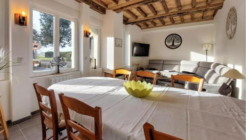 Amazing Home In Neuilly Le Vendin - Photo 4