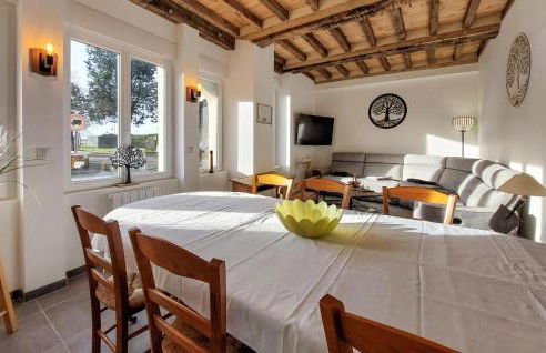 Amazing Home In Neuilly Le Vendin - Photo 4