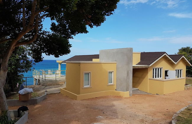 Je Suis Jamaica - 4 B R Beachfront Villa w Staff - Photo 64