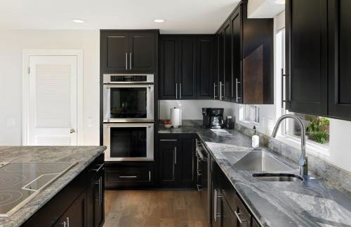 Grandview Getaway, Luxury 4BR, Ocean View, Fire Pit - Foto 43