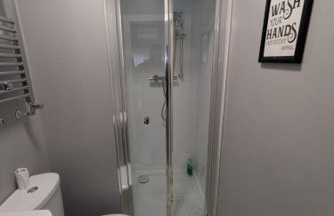 6 bedroom 6 Ensuite 1 min to M6 Jct 9 15 min to Bham - Foto 21